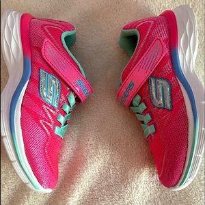 NWOT Girl’s pink gel infused memory foam Skechers size 11.5 (toddler)